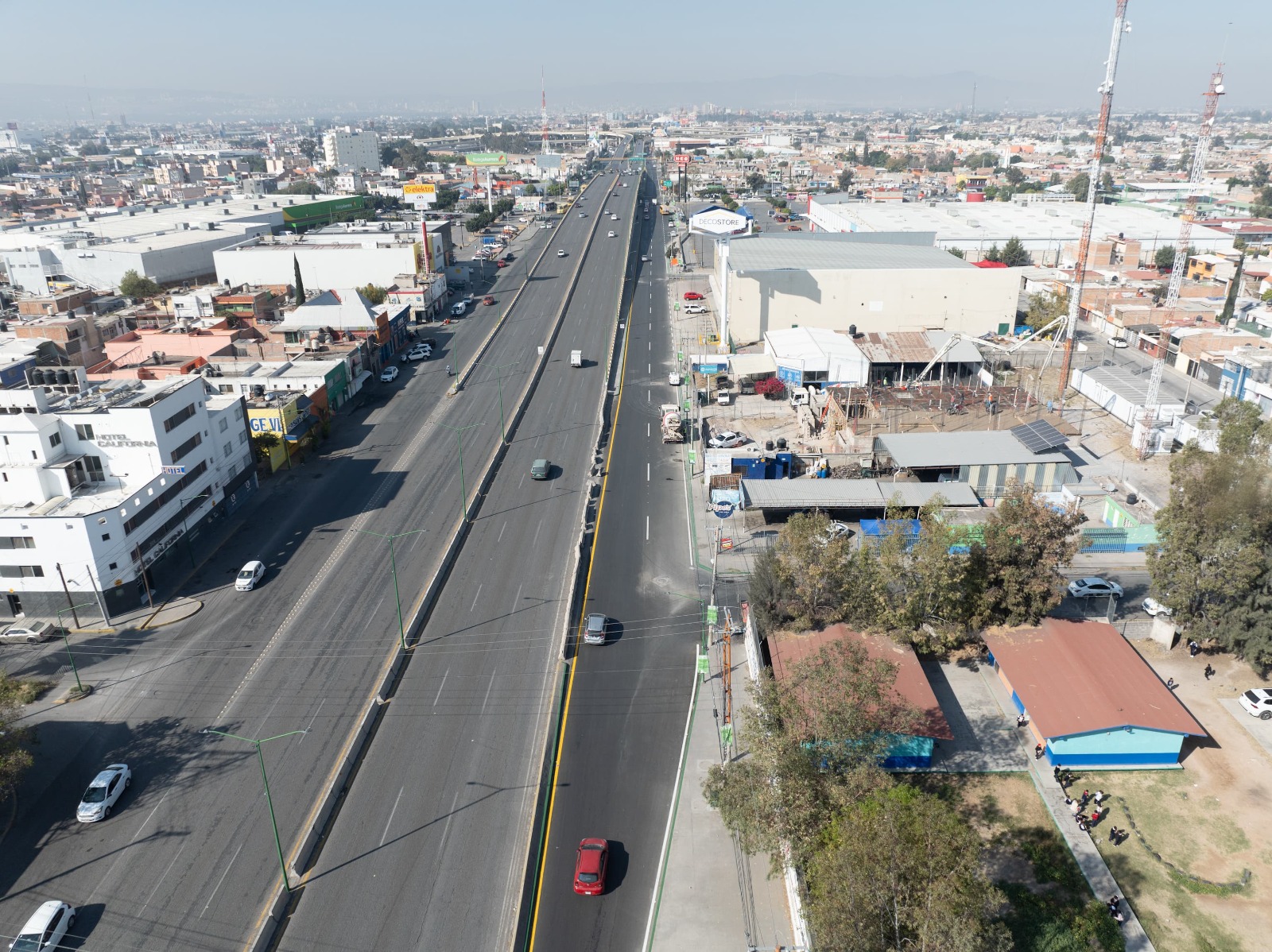 RICARDO GALLARDO RESCATA LATERAL DEL BULEVAR VALLE DE LOS FANTASMAS