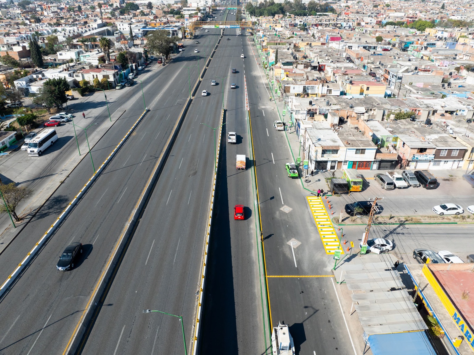 RICARDO GALLARDO RESCATA LATERAL DEL BULEVAR VALLE DE LOS FANTASMAS