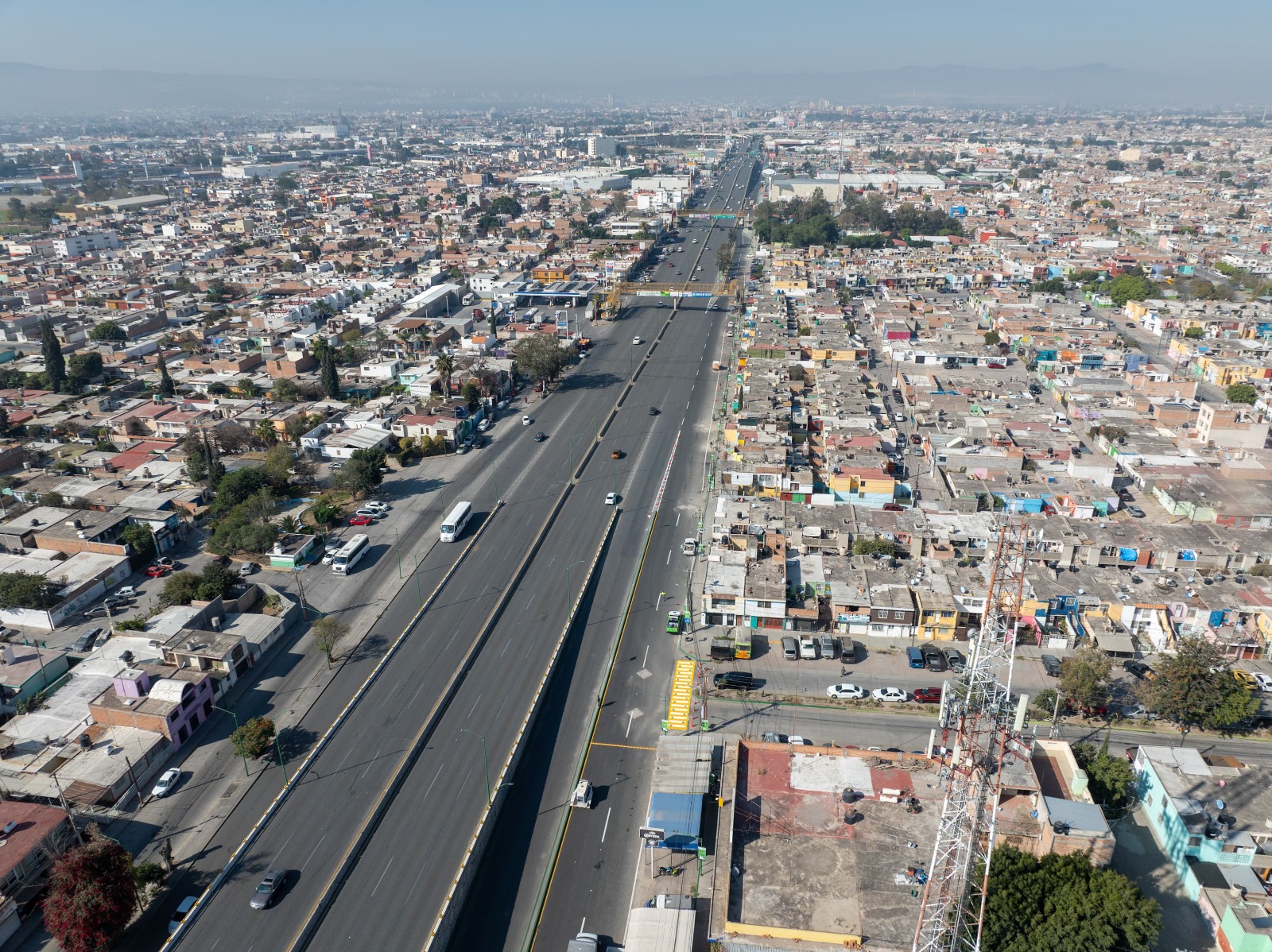 RICARDO GALLARDO RESCATA LATERAL DEL BULEVAR VALLE DE LOS FANTASMAS