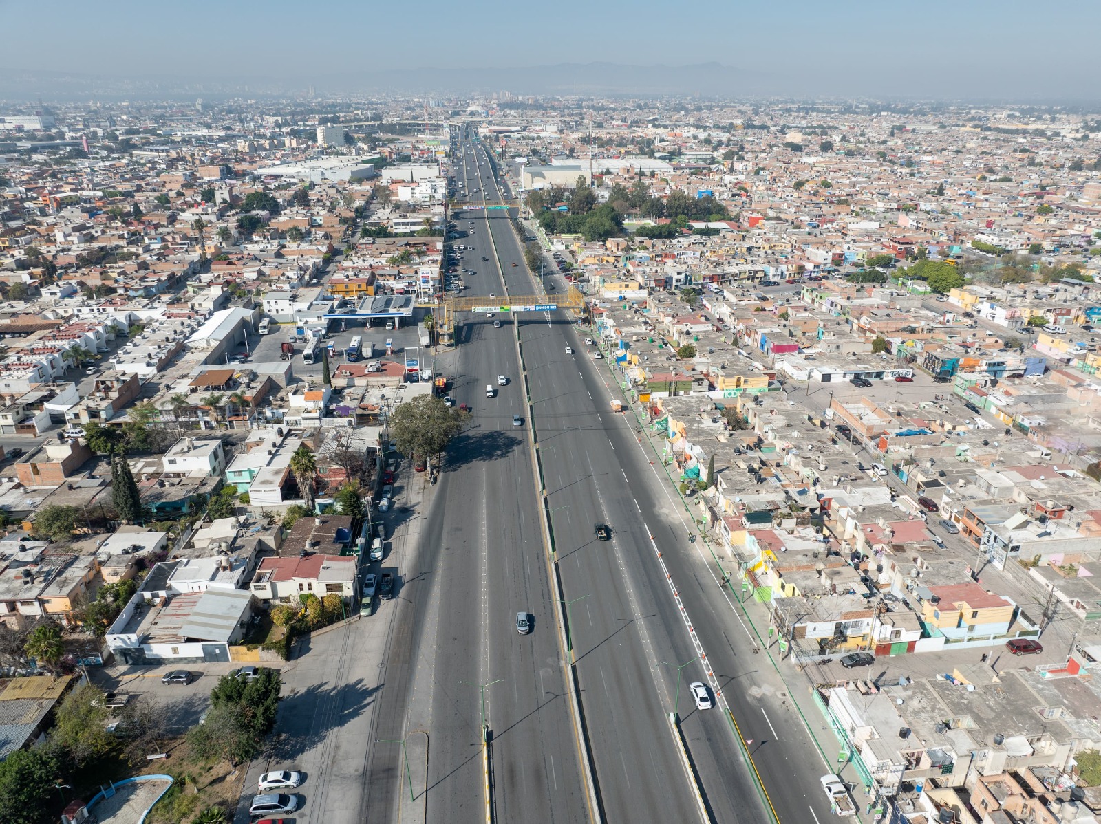 RICARDO GALLARDO RESCATA LATERAL DEL BULEVAR VALLE DE LOS FANTASMAS