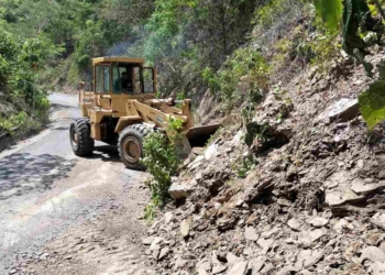 GOBIERNO ESTATAL FORTALECE APOYO A MUNICIPIOS EN ATENCIÓN DE CAMINOS
