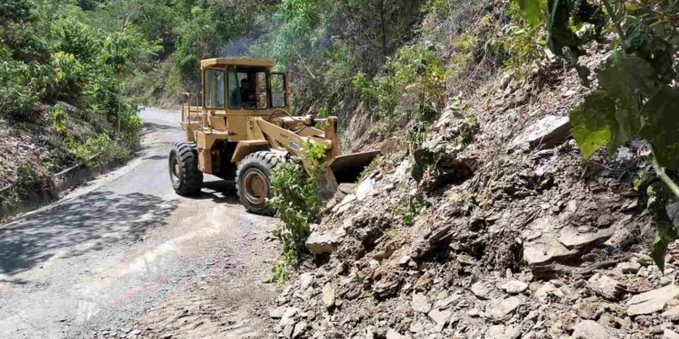 GOBIERNO ESTATAL FORTALECE APOYO A MUNICIPIOS EN ATENCIÓN DE CAMINOS