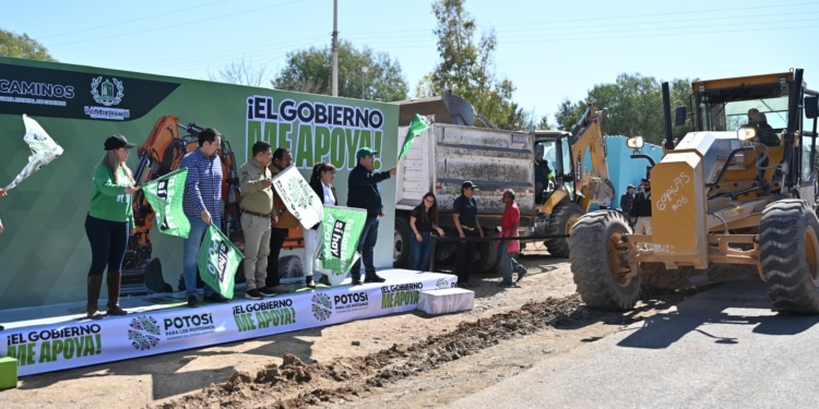 RICARDO GALLARDO ARRANCA REHABILITACIÓN DE CAMINO EN VILLA DE RAMOS