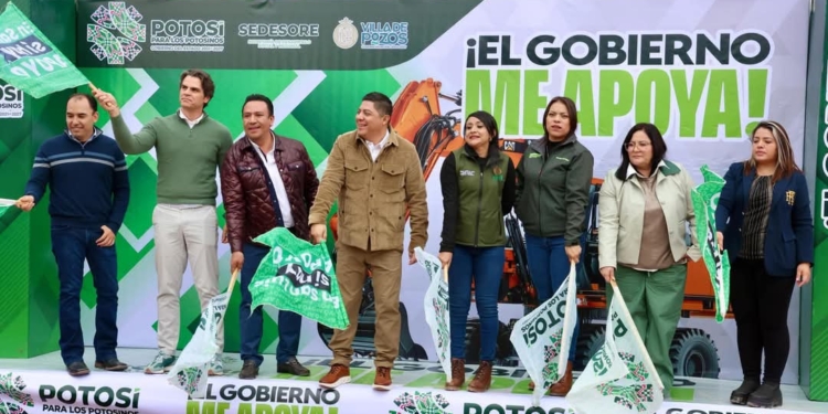 RICARDO GALLARDO ANUNCIA PAVIMENTACIÓN DE MÁS CALLES EN POZOS
