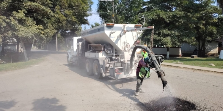 CONSERVA EJECUTIVO ESTATAL EL CAMINO TAMBACA-AGUA BUENA EN TAMASOPO