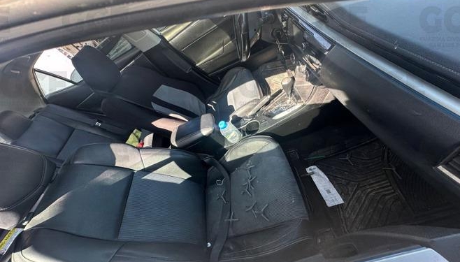GUARDIA CIVIL ESTATAL ASEGURA VEHÍCULO DE PROBABLE GRUPO CRIMINAL, CON OBJETOS “PONCHA LLANTAS”