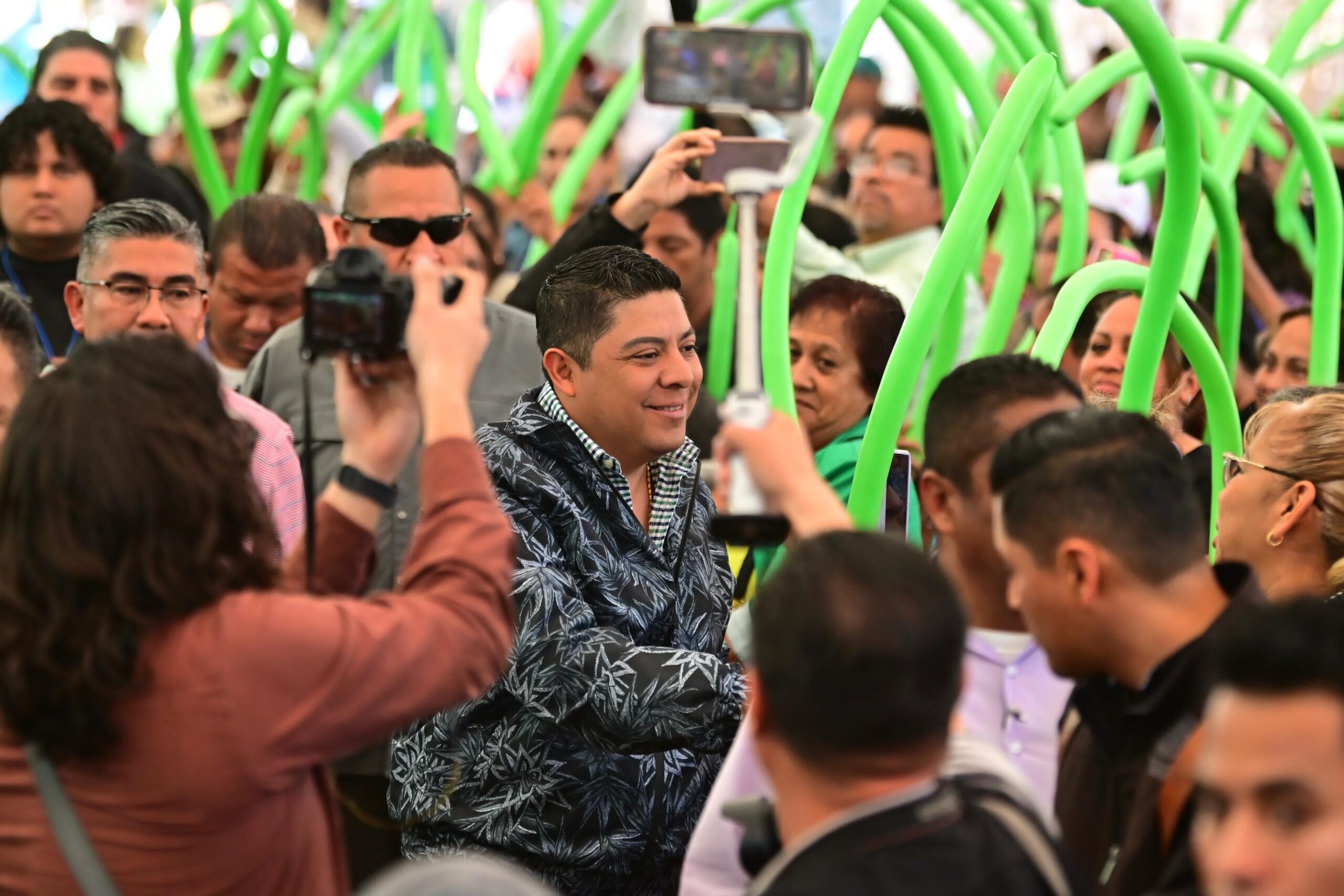 RICARDO GALLARDO MANTIENE SEGUNDO LUGAR NACIONAL POR AVAL DE LAS Y LOS POTOSINOS