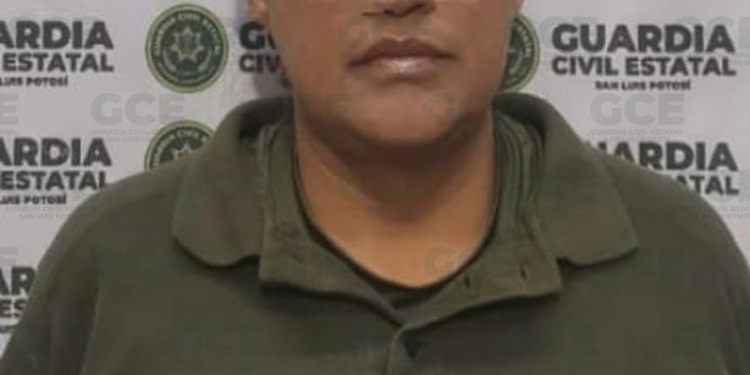 POR USURPACIÓN DE FUNCIONES POLICIALES, MUJER ES DETENIDA POR AGENTES DE LA GUARDIA CIVIL ESTATAL