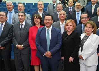 EJECUTIVO ESTATAL TOMÓ PROTESTA A NUEVA MESA DIRECTIVA DE CANACINTRA
