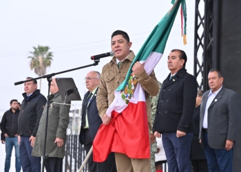 ENCABEZA RICARDO GALLARDO JURAMENTO A LA BANDERA DE ALUMNAS Y ALUMNOS POTOSINOS