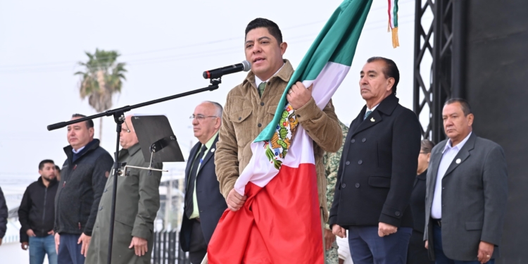 ENCABEZA RICARDO GALLARDO JURAMENTO A LA BANDERA DE ALUMNAS Y ALUMNOS POTOSINOS