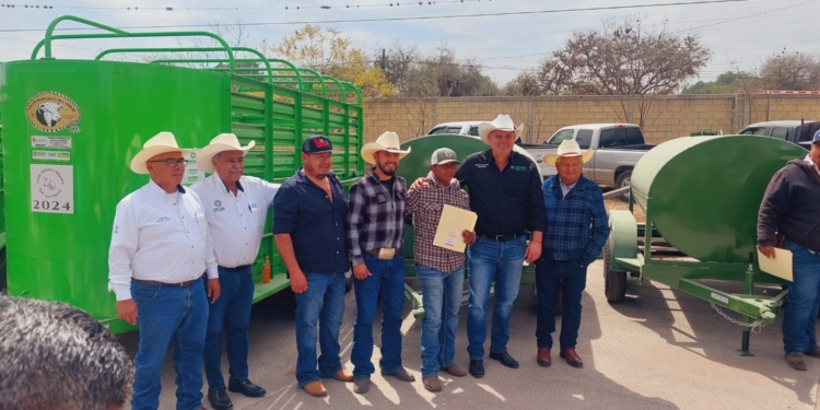 PRODUCTORES SOLEDENSES RECIBEN EQUIPAMIENTO DEL GOBIERNO ESTATAL