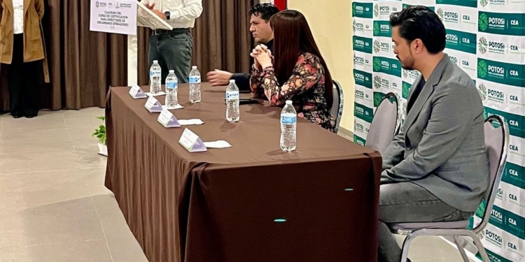 GOBIERNO ESTATAL CERTIFICA A DIRECTORES DE ORGANISMOS MUNICIPALES DE AGUA