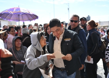 RICARDO GALLARDO INAUGURA OBRA Y ENTREGA APOYO ALIMENTARIO EN CHARCAS