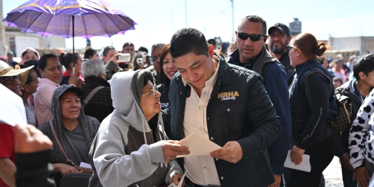 RICARDO GALLARDO INAUGURA OBRA Y ENTREGA APOYO ALIMENTARIO EN CHARCAS