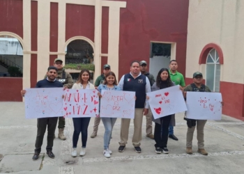 oficiales de la #GuardiaCivilEstatal adscritos a la Unidad de Prevención del Delito y la Unidad de Género, brindaron una charla a estudiantes