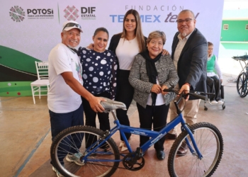 GOBIERNO ESTATAL E INICIATIVA PRIVADA ENTREGAN SILLAS DE RUEDAS Y BICICLETAS