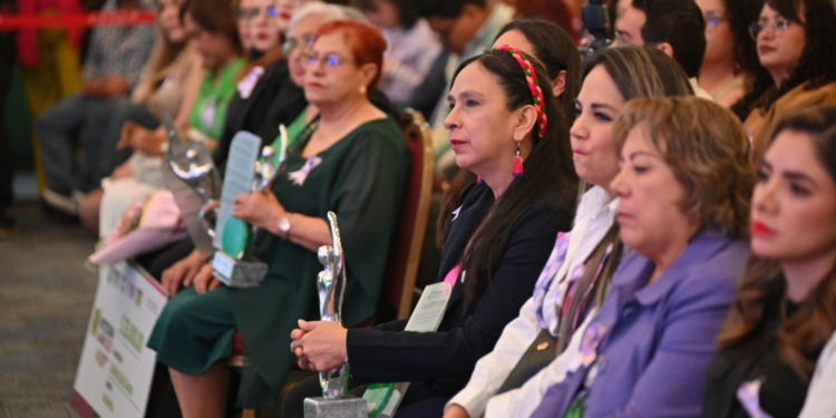 RICARDO GALLARDO REAFIRMA COMPROMISO DE APOYO A LAS MUJERES POTOSINAS