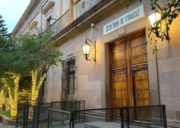EL ESTADO BRINDA APOYO A MÉDICOS Y TRABAJADORES JUBILADOS DEL HOSPITAL CENTRAL