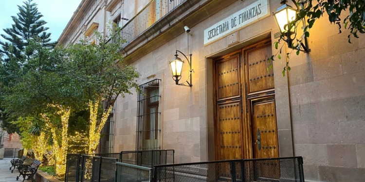 EL ESTADO BRINDA APOYO A MÉDICOS Y TRABAJADORES JUBILADOS DEL HOSPITAL CENTRAL