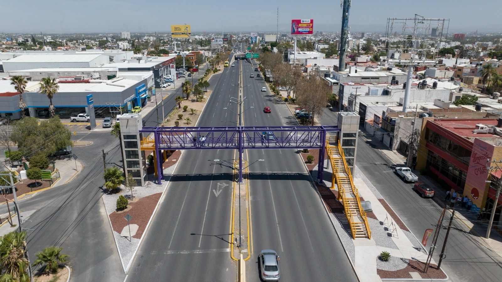Supervisa el Alcalde Galindo el avance del nuevo puente peatonal inclusivo en Salvador Nava