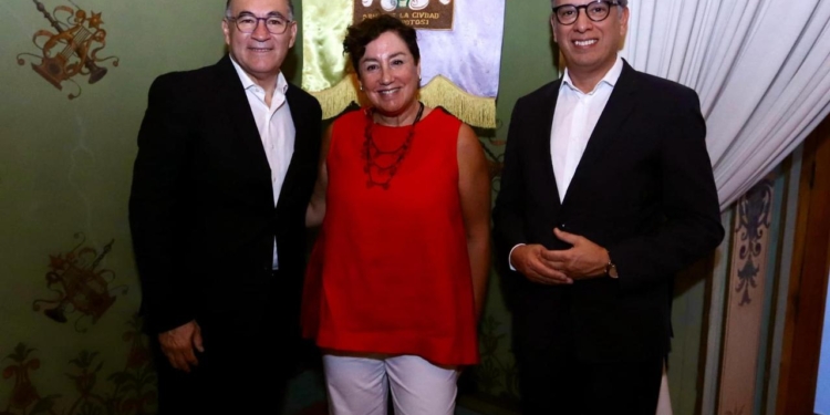 Fuertes lazos culturales de San Luis con Chile y Uruguay: Alcalde Galindo recibe a los embajadores*