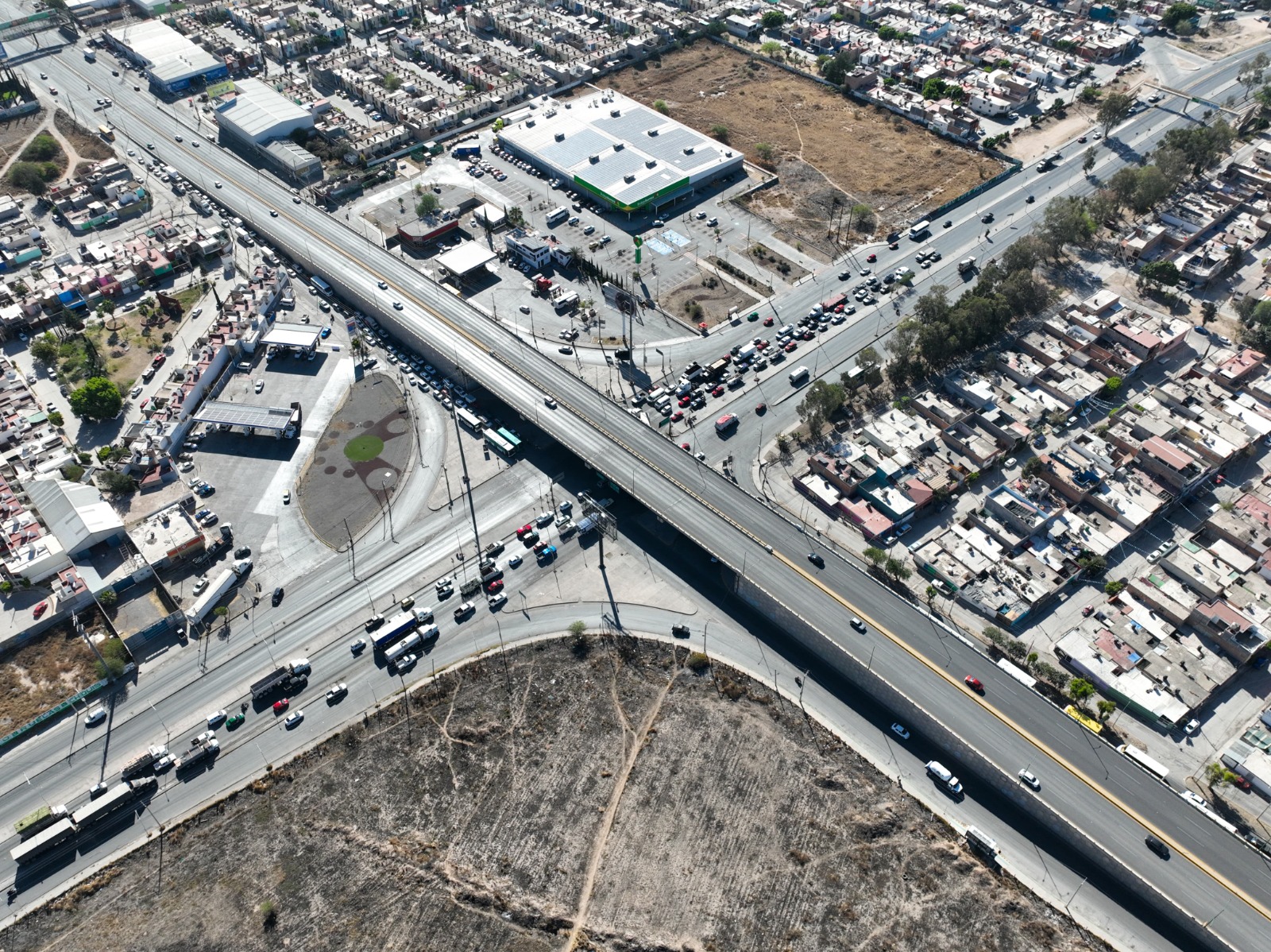 RICARDO GALLARDO ARRANCA CONSTRUCCIÓN DE GRAN PUENTE VEHICULAR EN CIRCUITO POTOSÍ