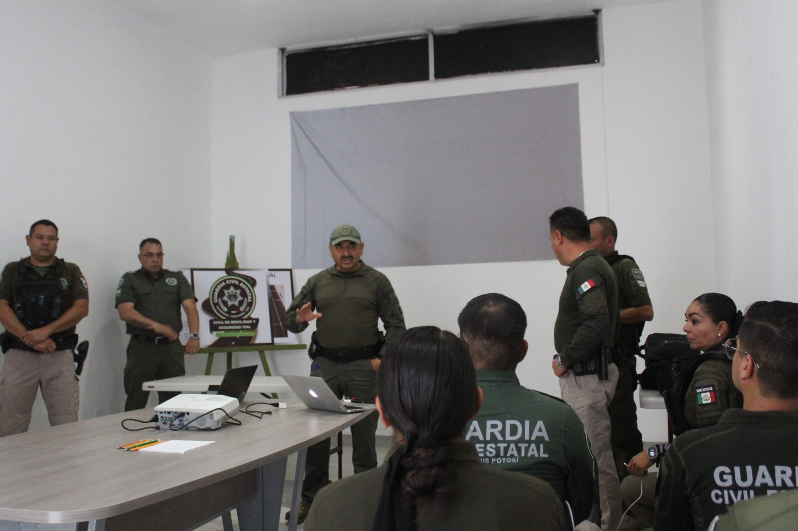 SE FORTALECEN CAPACITACIONES Y CAPACIDADES DE LA DIVISIÓN CAMINOS DE LA GCE