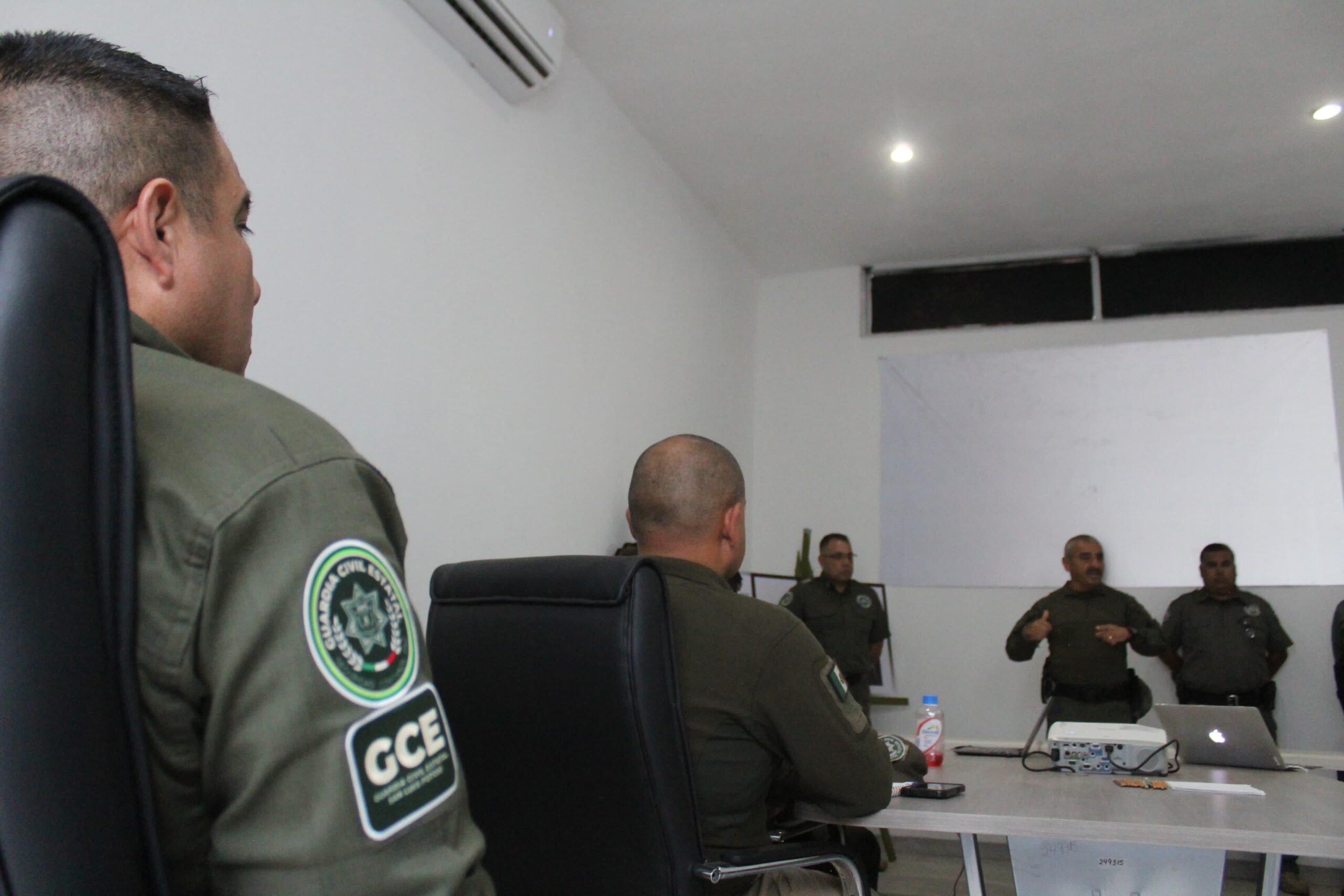 SE FORTALECEN CAPACITACIONES Y CAPACIDADES DE LA DIVISIÓN CAMINOS DE LA GCE