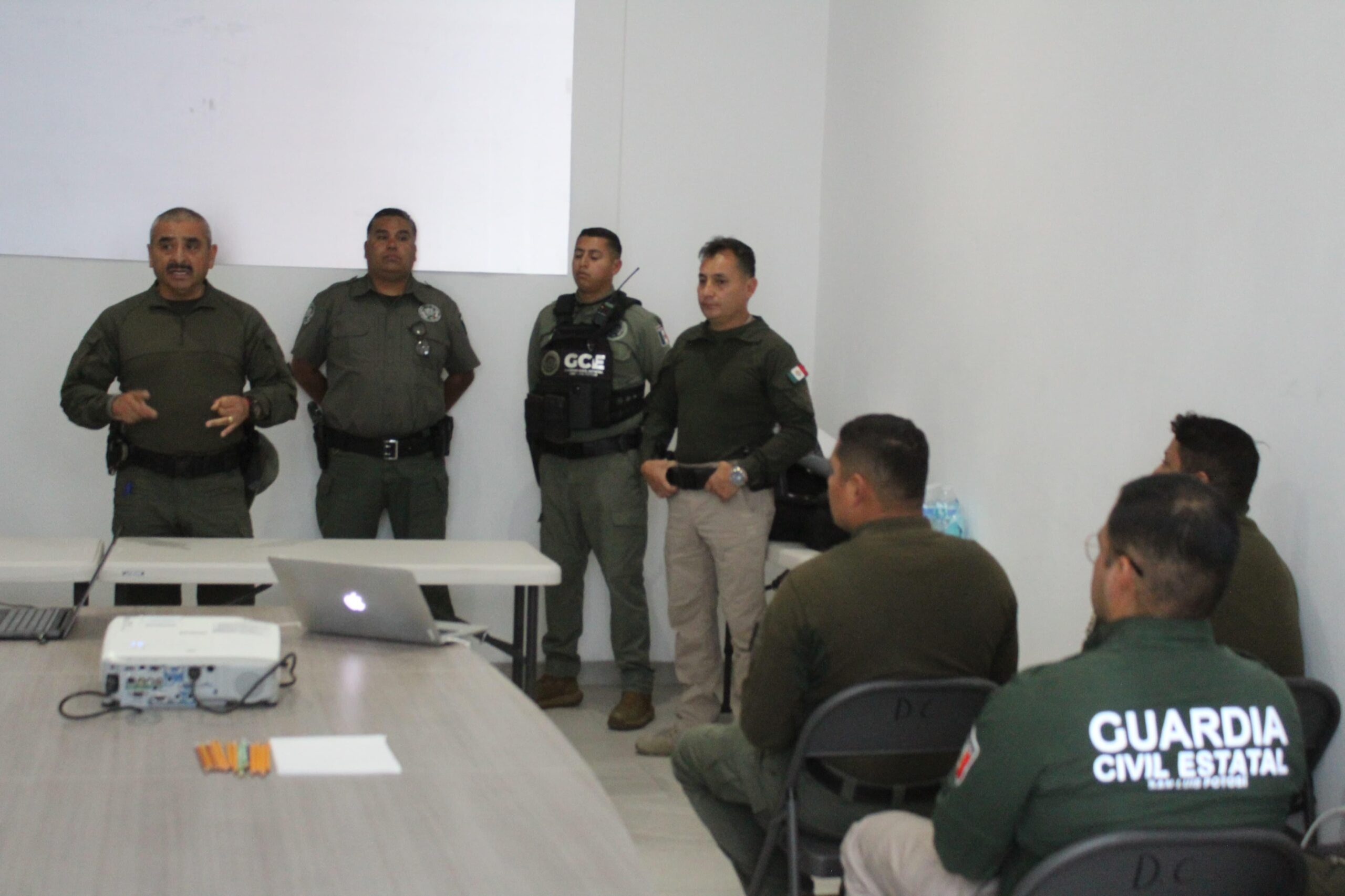 SE FORTALECEN CAPACITACIONES Y CAPACIDADES DE LA DIVISIÓN CAMINOS DE LA GCE