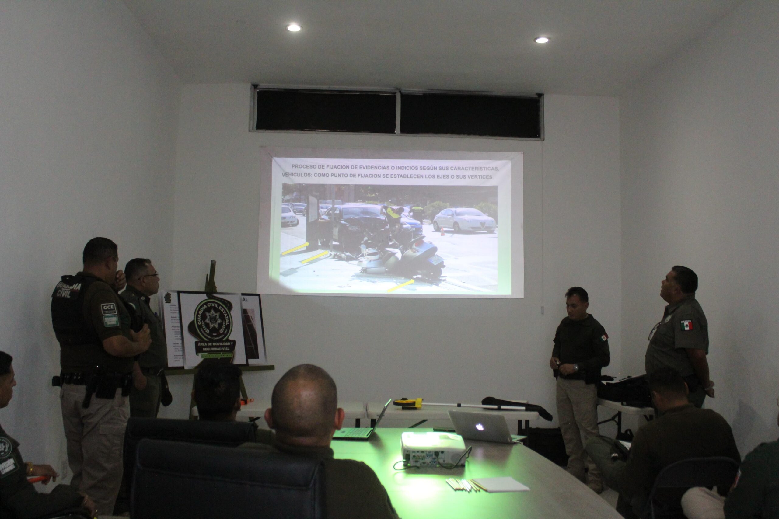 SE FORTALECEN CAPACITACIONES Y CAPACIDADES DE LA DIVISIÓN CAMINOS DE LA GCE