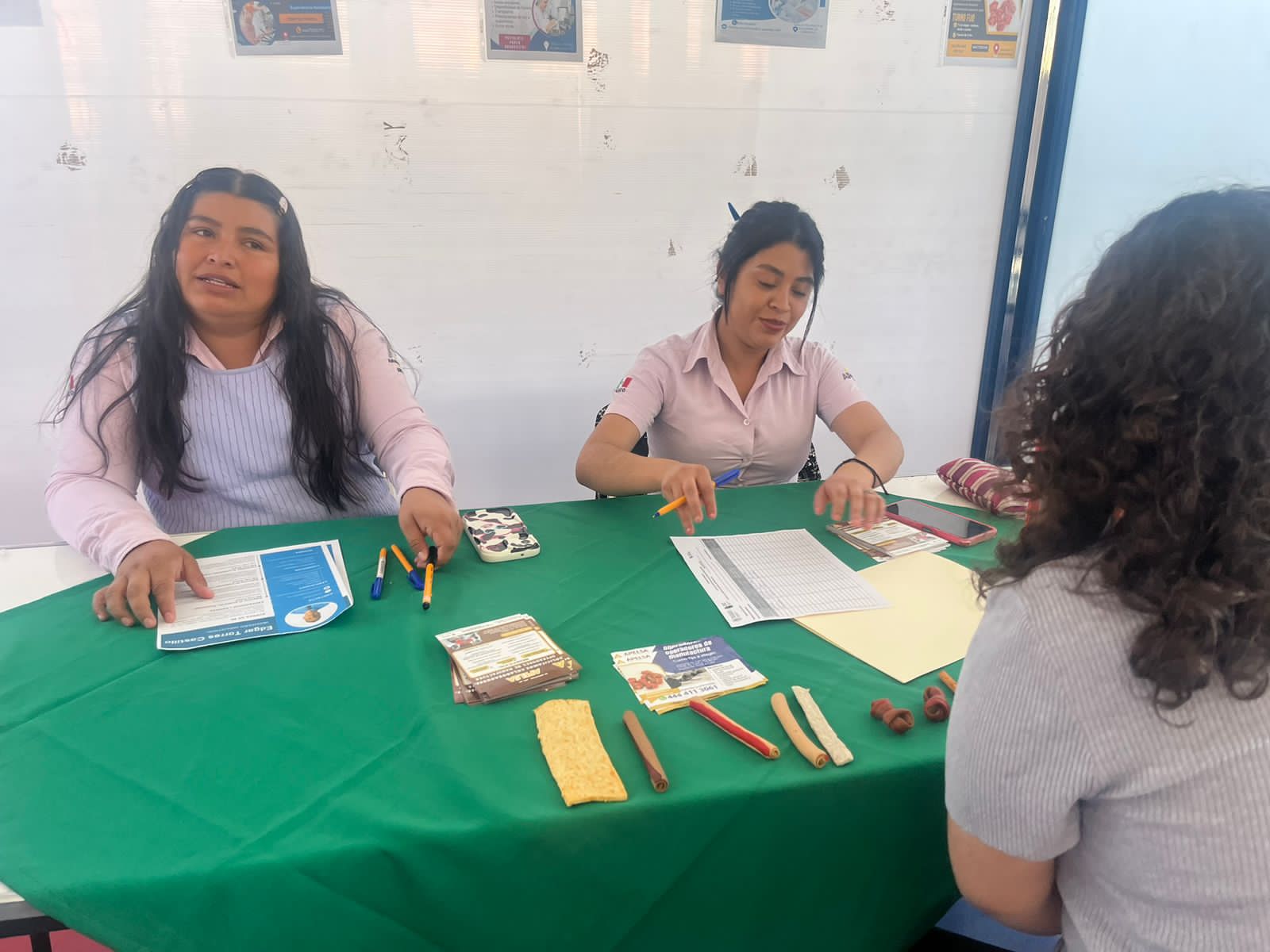 UN ÉXITO FERIA DEL EMPLEO PARA JÓVENES