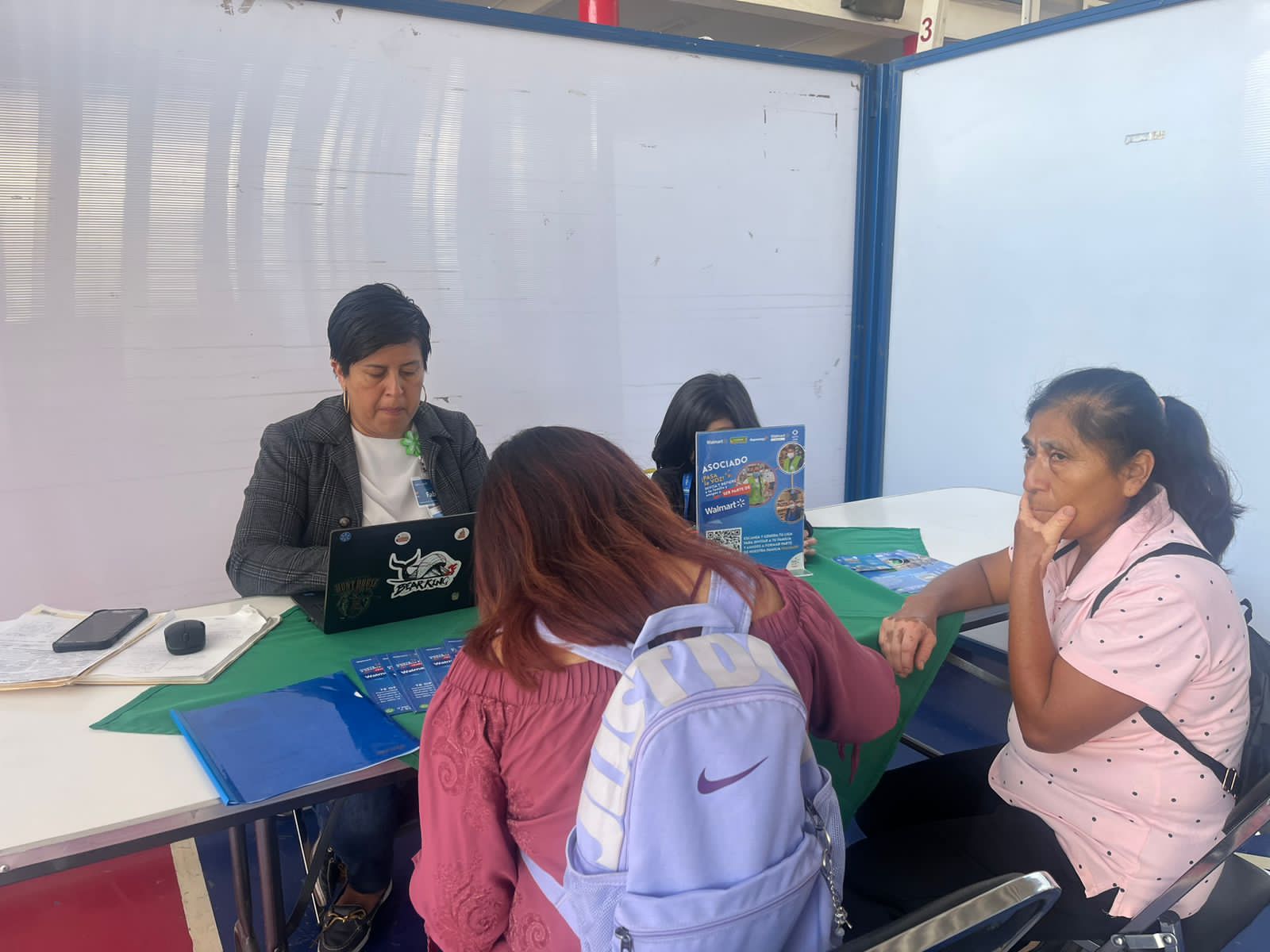 UN ÉXITO FERIA DEL EMPLEO PARA JÓVENES