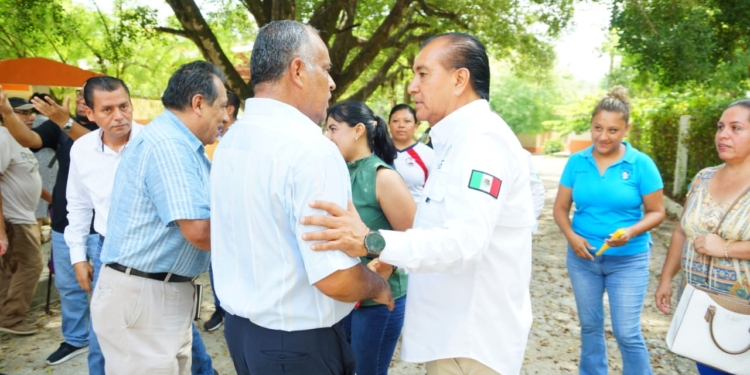 EL ESTADO ATIENDE CASO EN PRIMARIA EN AXTLA DE TERRAZAS