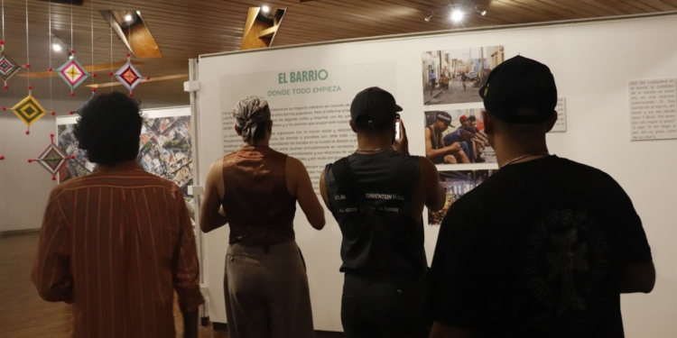 INVITAN A RECORRIDO GUIADO POR LA EXPOSICIÓN“DEL BARRIO AL DESIERTO”
