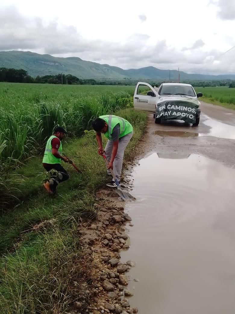 GOBIERNO ESTATAL REALIZA LABORES DE LIMPIEZA PARA RESTABLECER CAMINOS