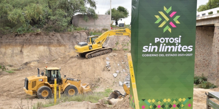 RICARDO GALLARDO CUMPLE A AHUALULCO CON SUPERCARRETERA