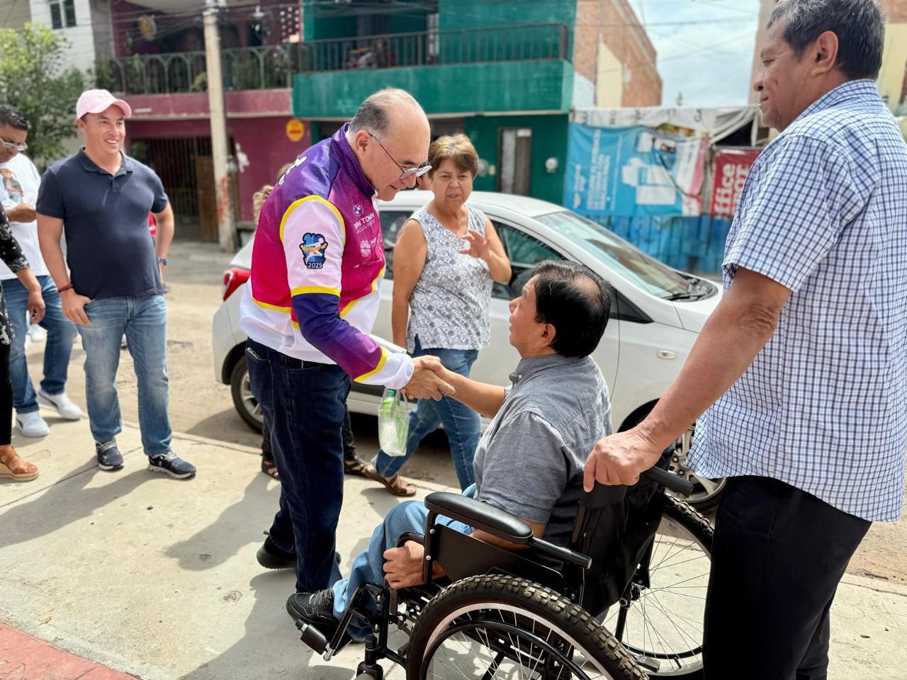 Anuncia Enrique Galindo la regeneración de calles prioritarias en Los Pirules