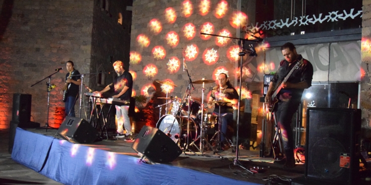 ROCK, LUCES Y ARTE SIN LÍMITES EN LA NOCHE PANÓPTICA DEL CENTRO DE LAS ARTES