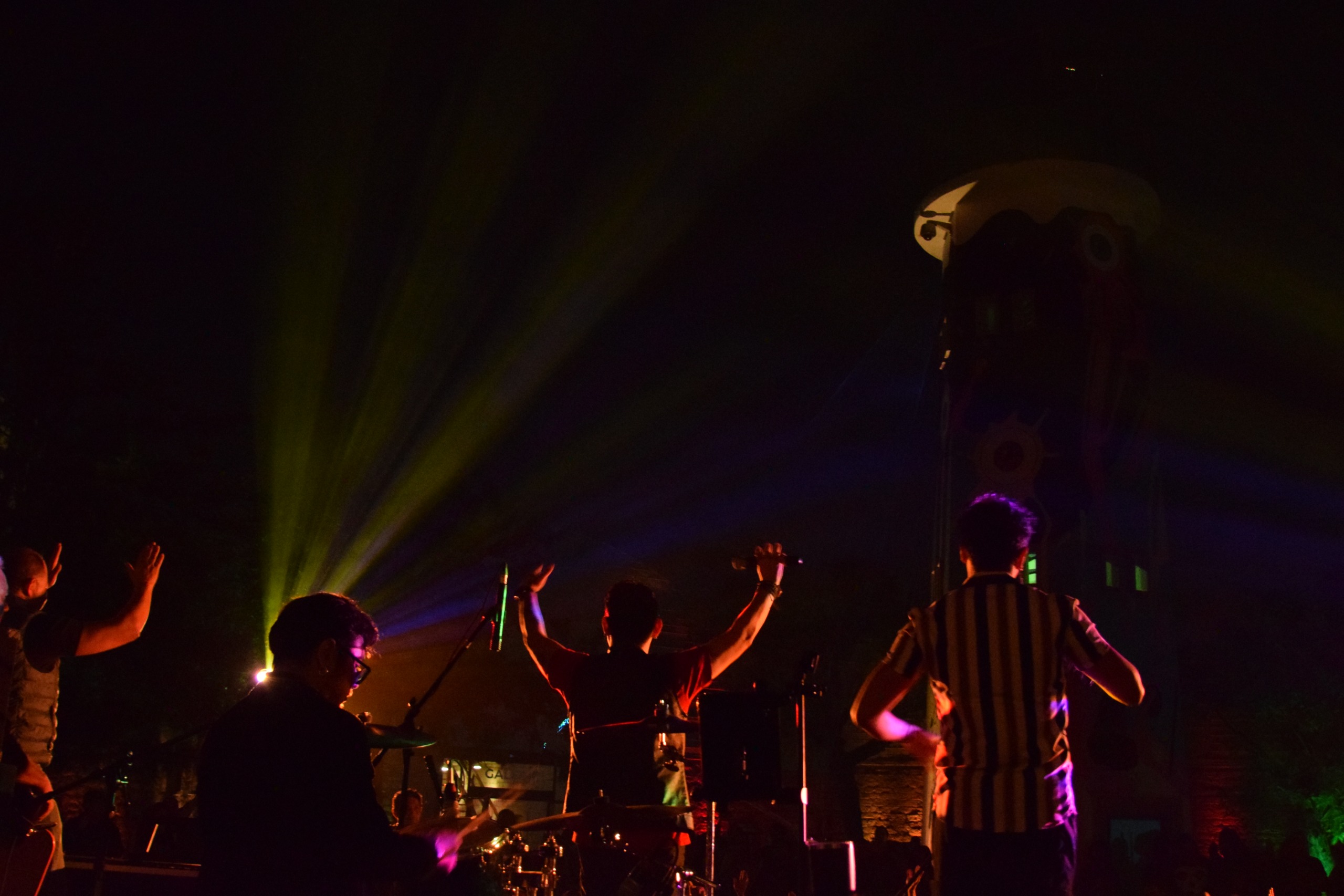 ROCK, LUCES Y ARTE SIN LÍMITES EN LA NOCHE PANÓPTICA DEL CENTRO DE LAS ARTES