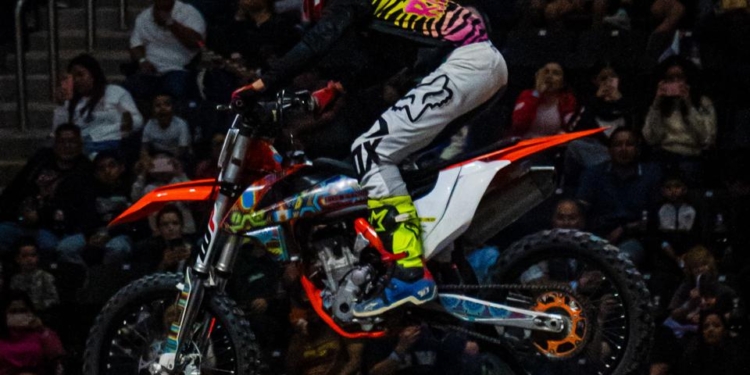 MILES DE FAMILIAS DISFRUTARON ESPECTÁCULO EN LA ARENA POTOSÍ