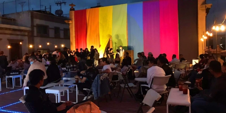 “OCUPO CUPIDO”: CABARET CUIR QUE SE BURLA DEL AMOR ROMÁNTICO