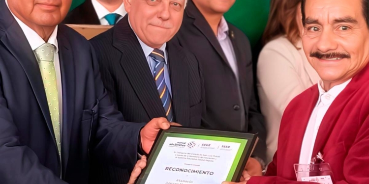 TRABAJADORES DE APOYO Y ASISTENCIA EDUCATIVA DEL SEER SON RECONOCIDOS