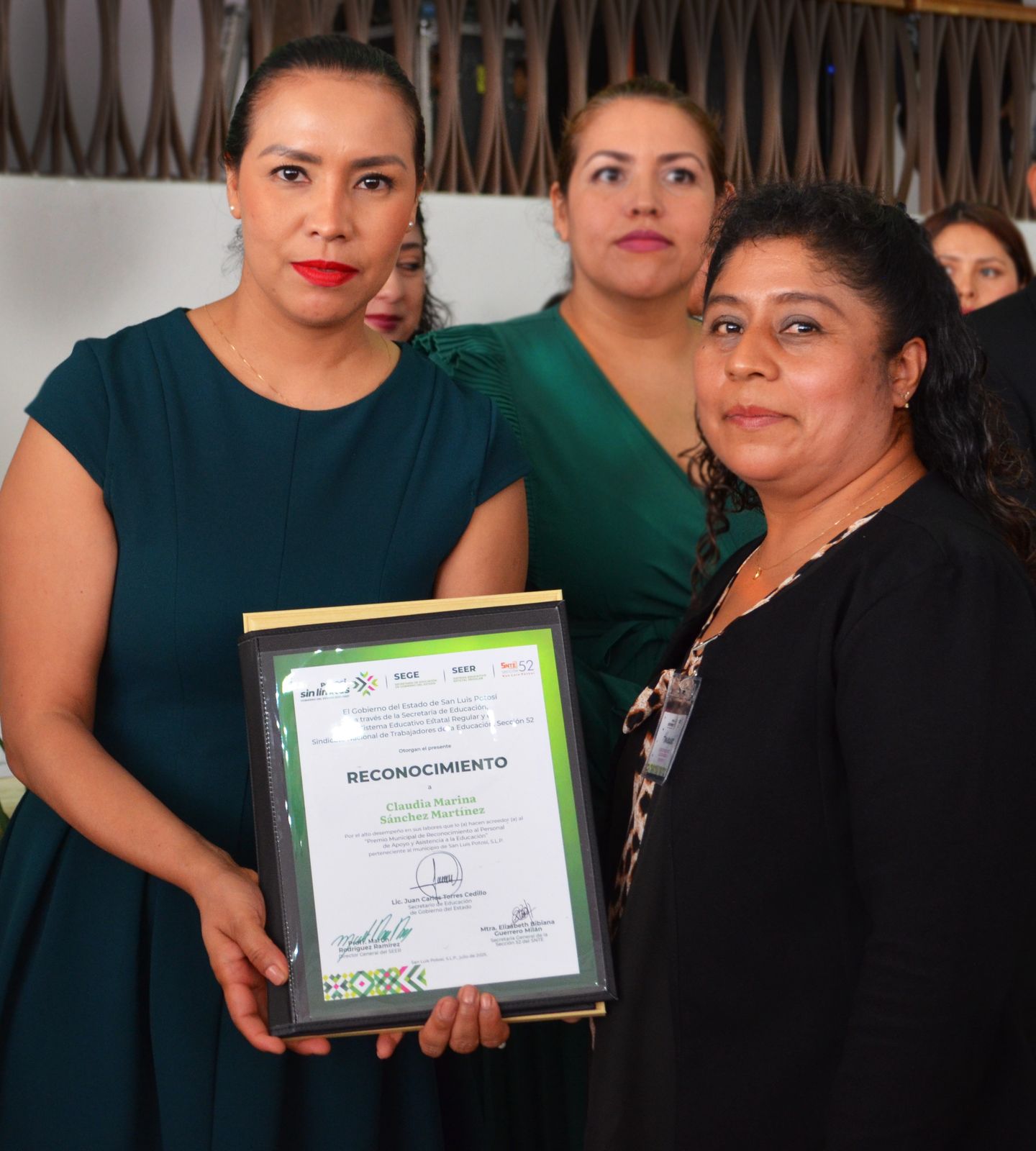 TRABAJADORES DE APOYO Y ASISTENCIA EDUCATIVA DEL SEER SON RECONOCIDOS