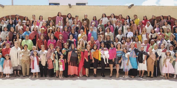 COLOR, TRADICIÓN Y ORGULLO POR EL REBOZO EN SANTA MARÍA DEL RÍO 