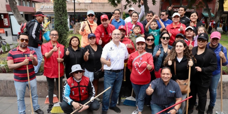 Domingo de Pilas con adopciones y reforestación masiva da vida al Centro Histórico