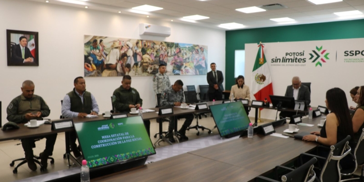 “Verano Seguro 2025”, las y los oficiales de la División Caminos, brindan atención y orientación sin límites