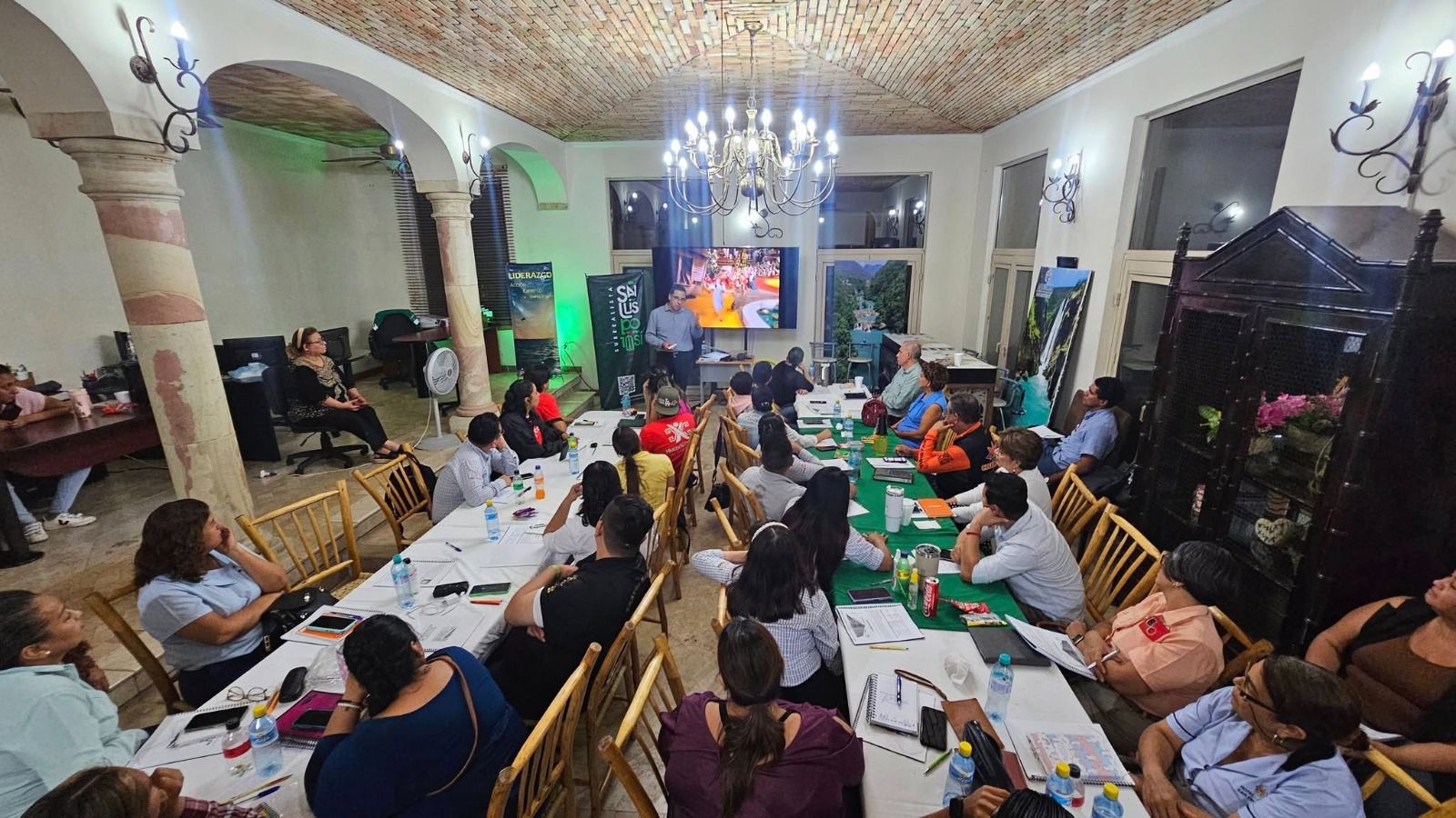 ESTADO CAPACITA A PRESTADORES DE SERVICIOS TURÍSTICOS EN LA HUASTECA