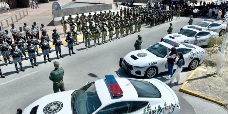RICARDO GALLARDO ENTREGA PATRULLAS Y HELICÓPTERO A LAS Y LOS POTOSINOS
