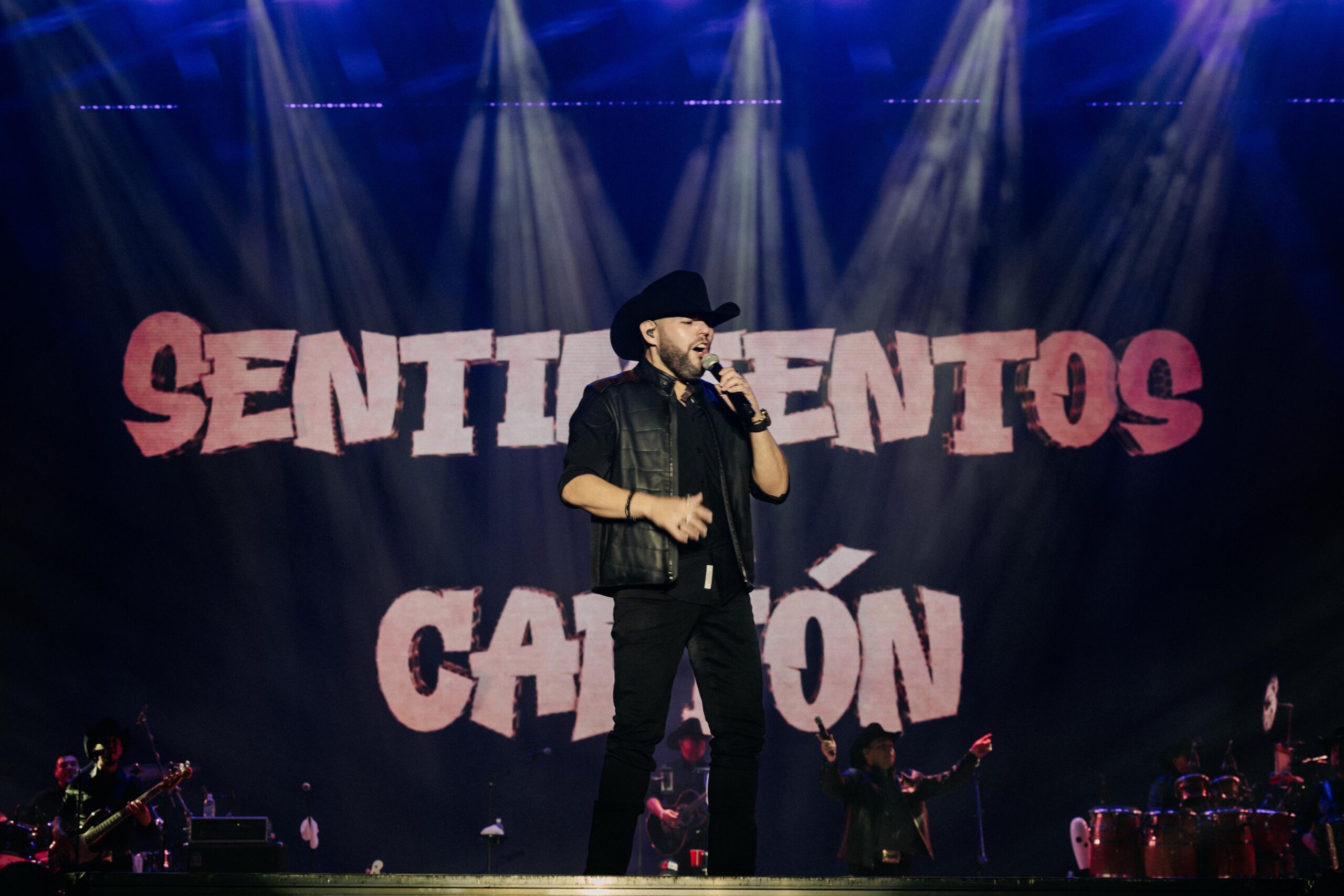 DUELO PONE A BAILAR A SLP EN EL ARRANQUE DE LA FENAPO 2025